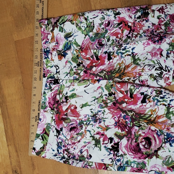 Liz Claiborne - Floral Capri Pants - Ladies 14 - Picture 2 of 12